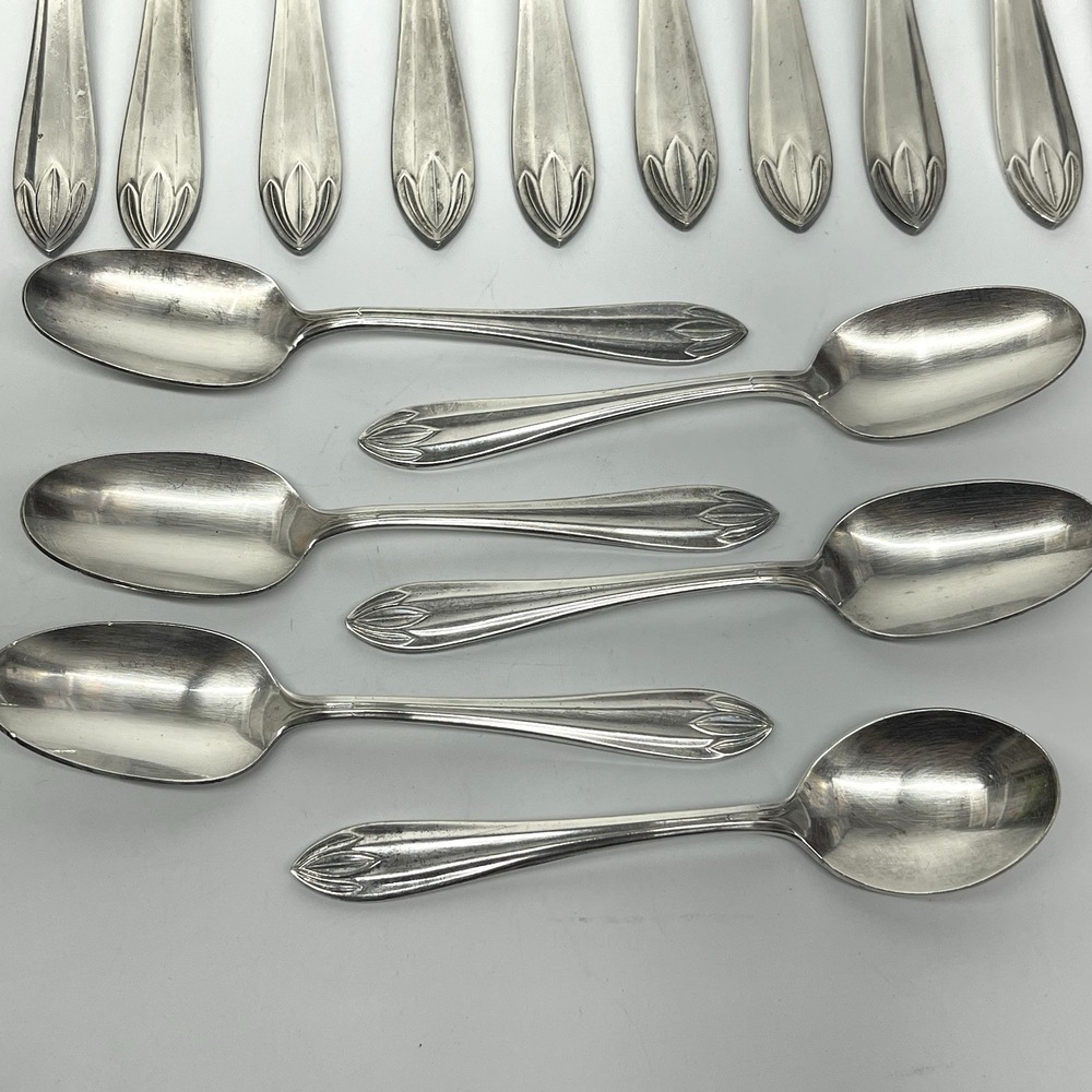 International Silver Lotus Pattern Flatware Set Of 17 Piece Silverplate Korea - Picture 4 of 11